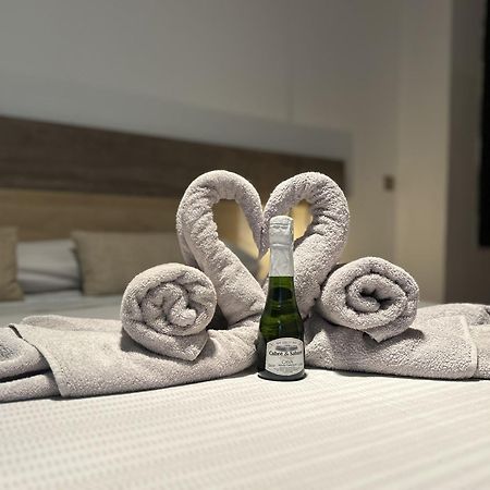 Lujo A Tu Alcance Con Spa Y Garaje Pleno Centro Huelva Exteriér fotografie