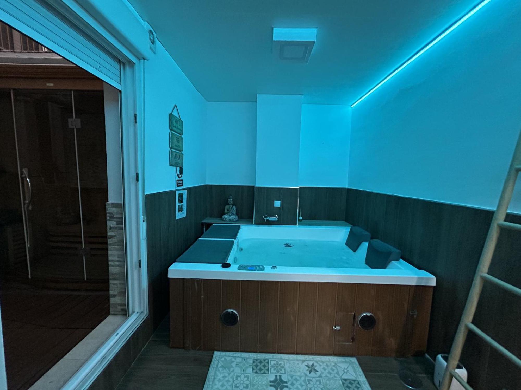 Lujo A Tu Alcance Con Spa Y Garaje Pleno Centro Huelva Exteriér fotografie