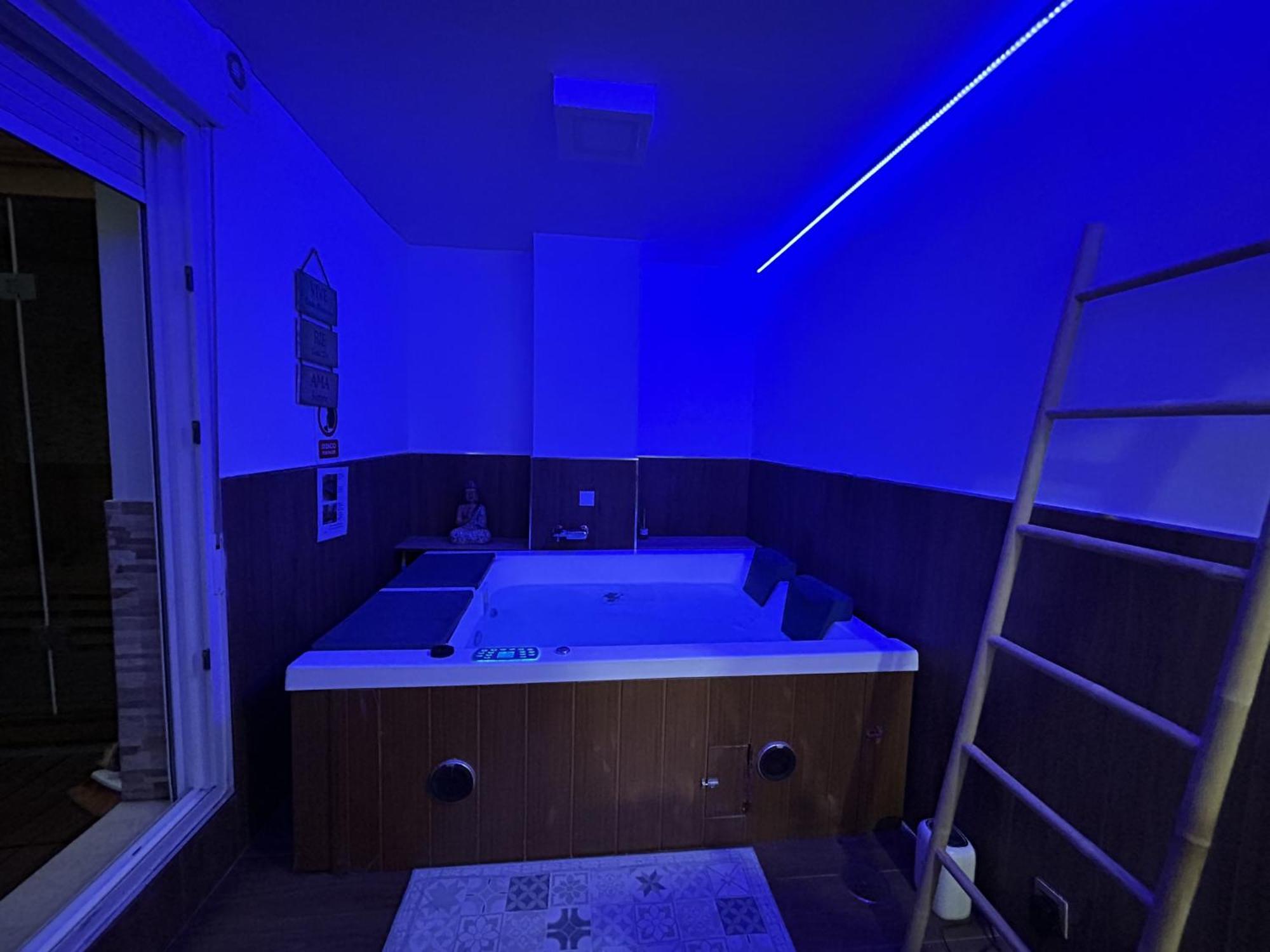 Lujo A Tu Alcance Con Spa Y Garaje Pleno Centro Huelva Exteriér fotografie
