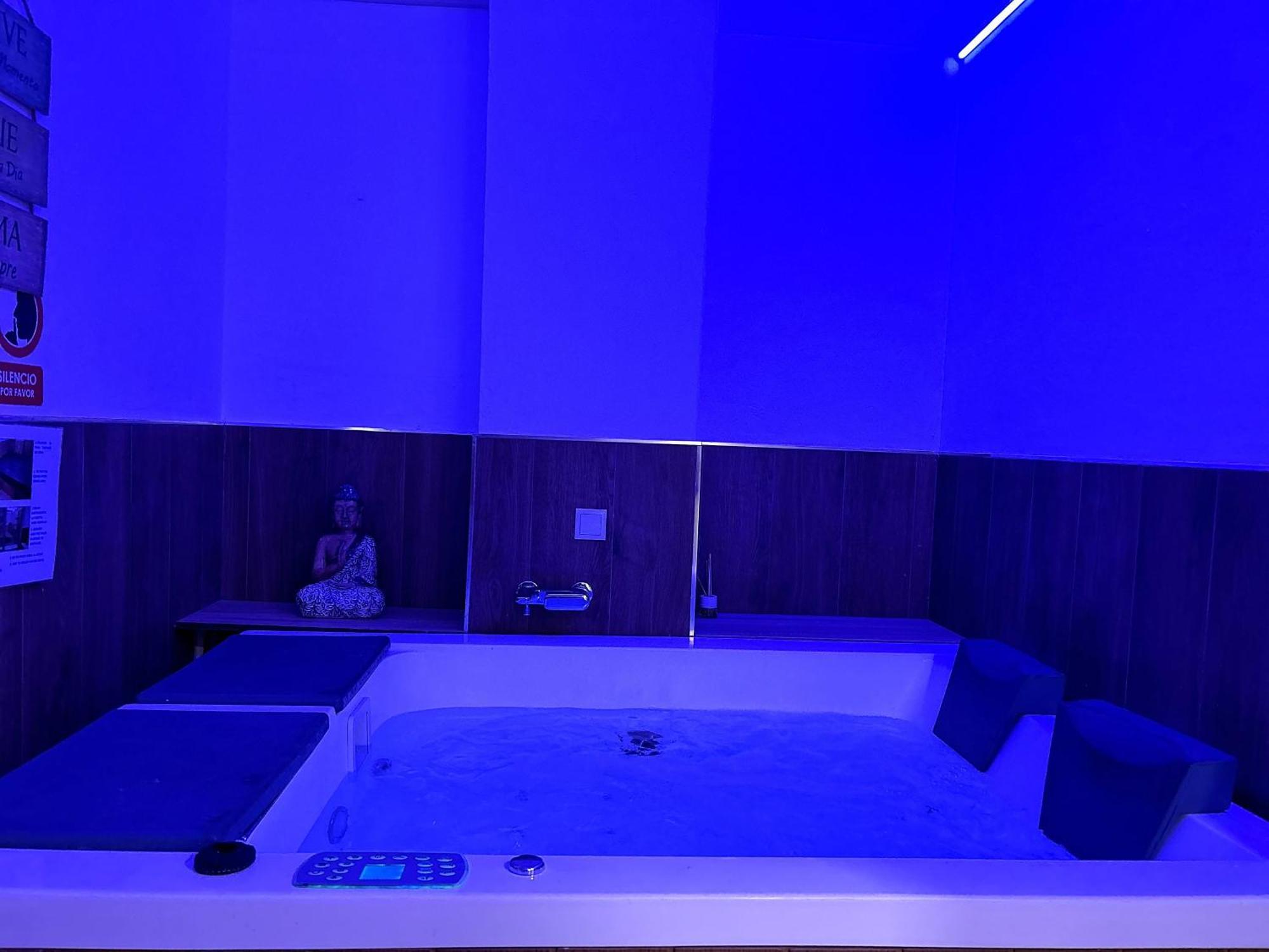 Lujo A Tu Alcance Con Spa Y Garaje Pleno Centro Huelva Exteriér fotografie