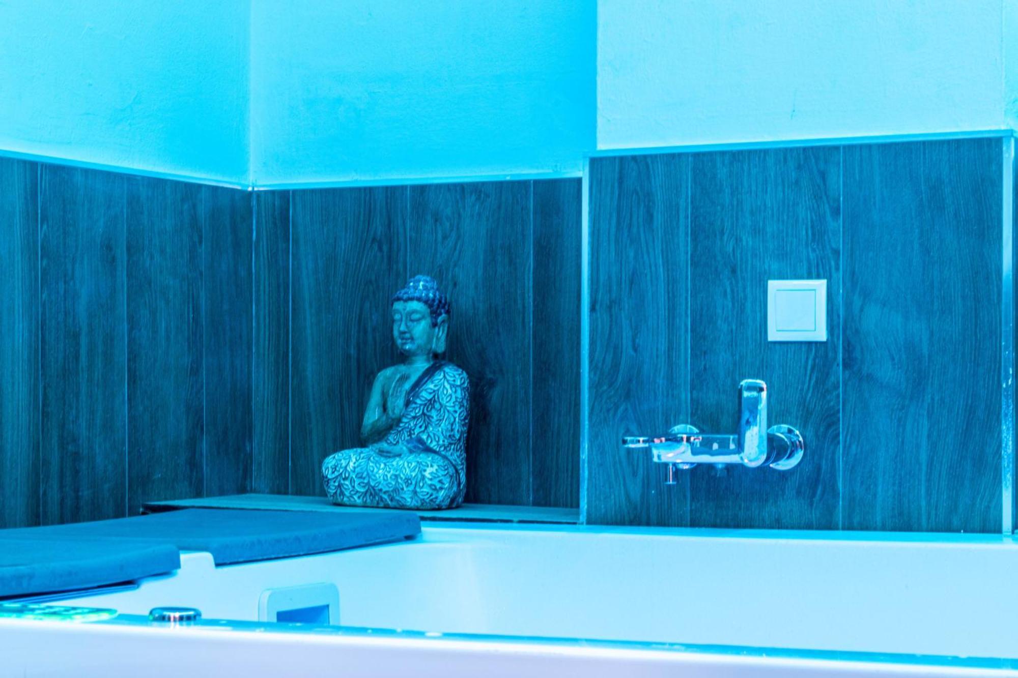 Lujo A Tu Alcance Con Spa Y Garaje Pleno Centro Huelva Exteriér fotografie