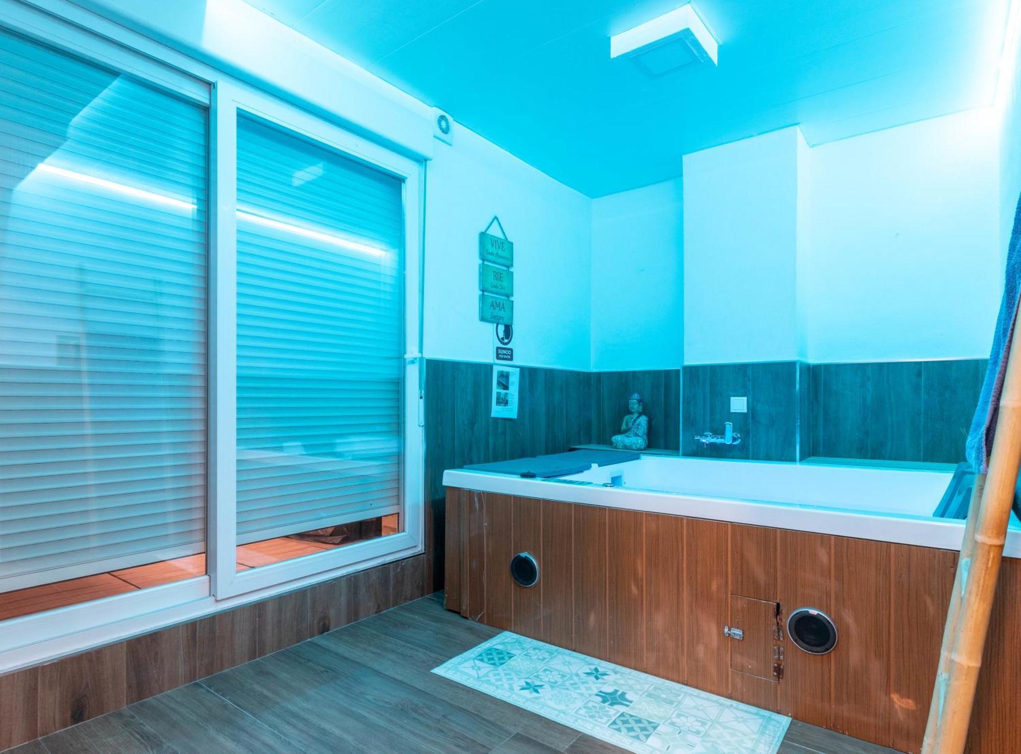 Lujo A Tu Alcance Con Spa Y Garaje Pleno Centro Huelva Exteriér fotografie